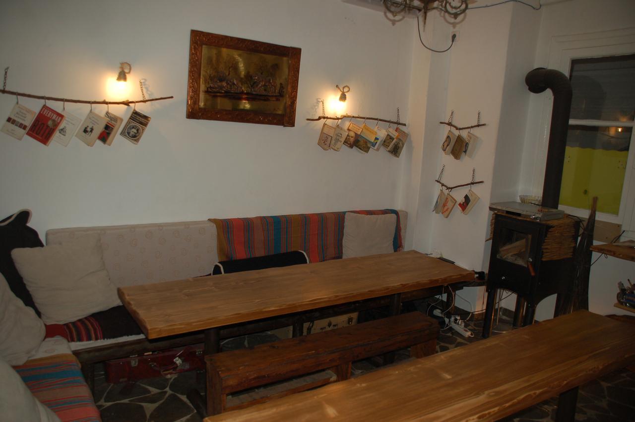 Auberge de jeunesse The House à Athènes Extérieur photo